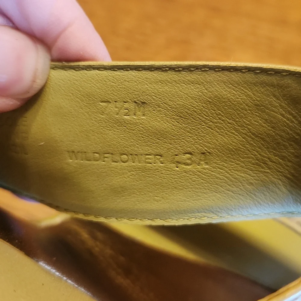 Nuture Wildflower Sage Wedge Green Sandals Size 7.5